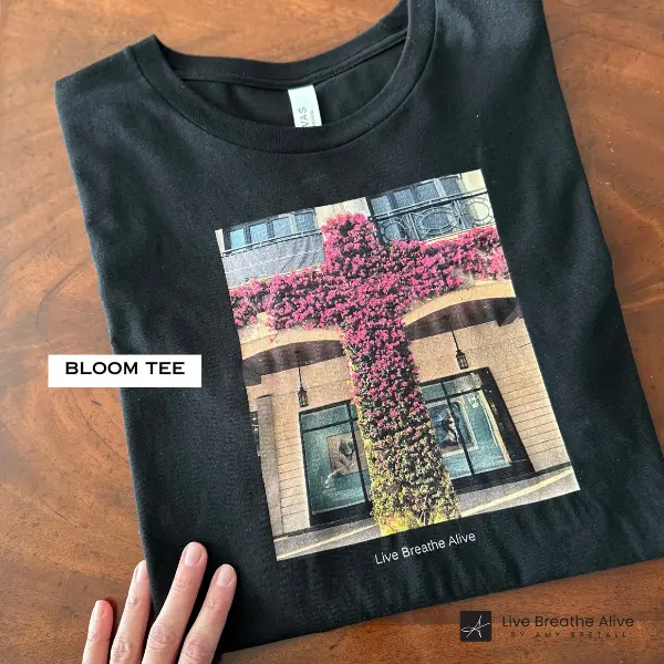 Square_ Bloom tee hand-2